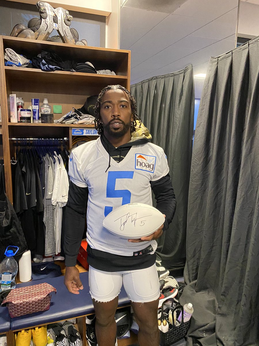 TyrodTaylor's tweet image. Giving away this signed football, as support my guy @Isaacrochell90!! 

Here are the rules: 
1. Give this post a RT 
2. Follow @Isaacrochell90 

Winner will be selected on January 1st. 

Let’s Go!!!! #BoltUp #WPMOYChallenge + Rochell