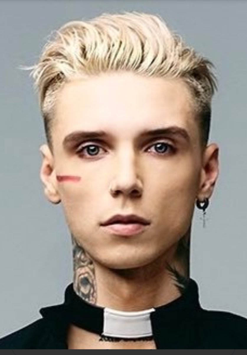 Lauramellark12's tweet photo. Happy 30th birthday to an amazing human  @andyblack 😊 We love you, Andy!!❤😊 https://t.co/oF803XLlCE
