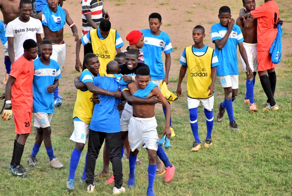 naijaparalifter's tweet photo. #OlansileCup20Final #U17
🏅 🏆 🏅 

📷 

@HouseOfPrayerF4 1-1 #TSI FA (2-3) PK

#MultipleOPlus

@Kindwale101 @raskytwitty @HonseyjMr @demosports84 @ipoola2013 @mekus102 @ShowgyConcept @OgaNlaMedia @StateofOsun @SundayDareSD @Olaomomummy4 @GrassrootSoccer @grassroot @StateofOsun https://t.co/aXbwS4fgQN