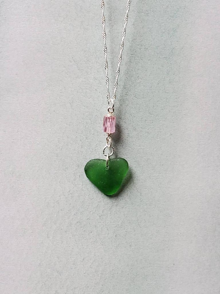 saltedbayonet's tweet photo. It's #seaglasslove! 💚 A #handmade, genuine emerald green #seaglassheart & sterling silver necklace. https://t.co/MaTUFfOn4A #seaglass #genuineseaglass #emeraldseaglass #seaglassjewelry #greenseaglass #rareseaglass #seaglassnecklace #surftumbled #handmadejewelry #seaglasspendant https://t.co/WubhfnVMUb