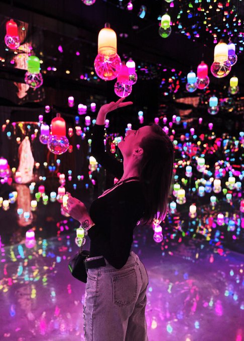 Spent my Christmas Eve frolicking around the Museum of Dream Space and felt pretty cute while doing 💁&zwj;♀️<a href="/tag/modsmuseum"class="tags"><span>#modsmuseum</span></a>