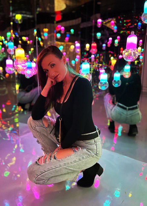 Spent my Christmas Eve frolicking around the Museum of Dream Space and felt pretty cute while doing 💁&zwj;♀️<a href="/tag/modsmuseum"class="tags"><span>#modsmuseum</span></a>