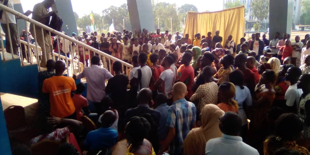 A la veille des élections groupées de dimanche 27 décembre le conseil national de la Jeunesse Centrafricaine procède au contrôle physique et passe les derniers consignes disciplinaires aux #400 observateurs  du CNJ.