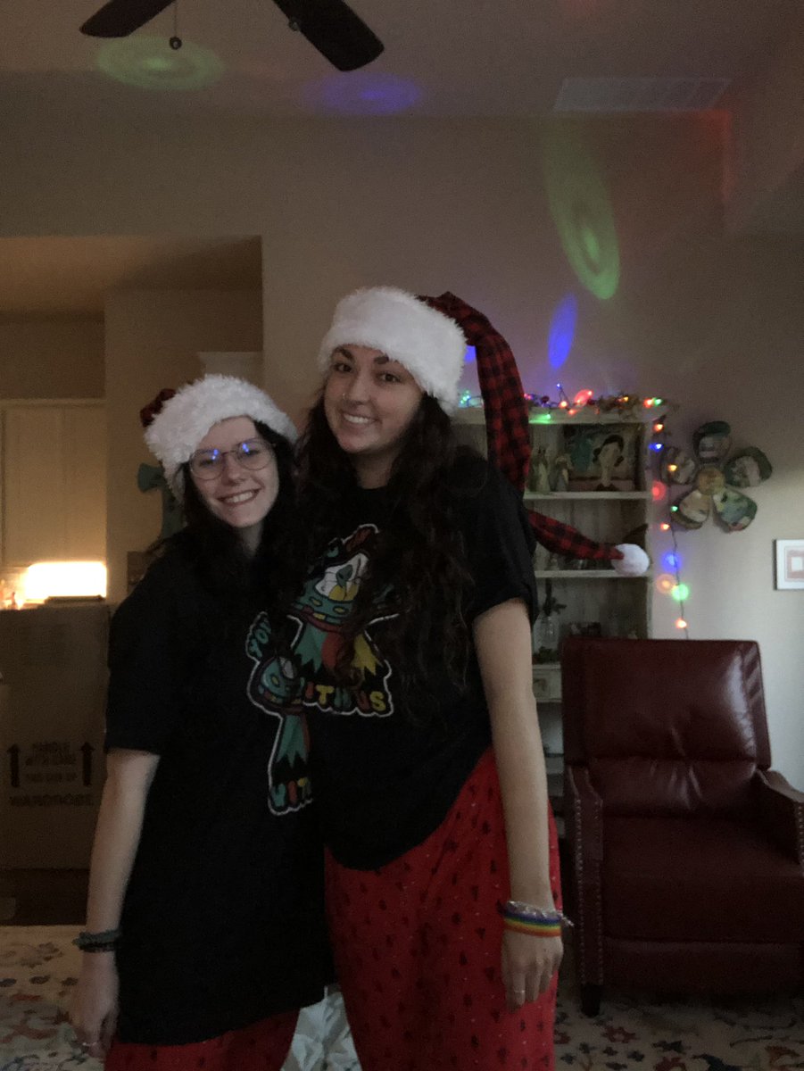 sgctma_'s tweet image. merry christmas from us to you ✨ @CleoSwift