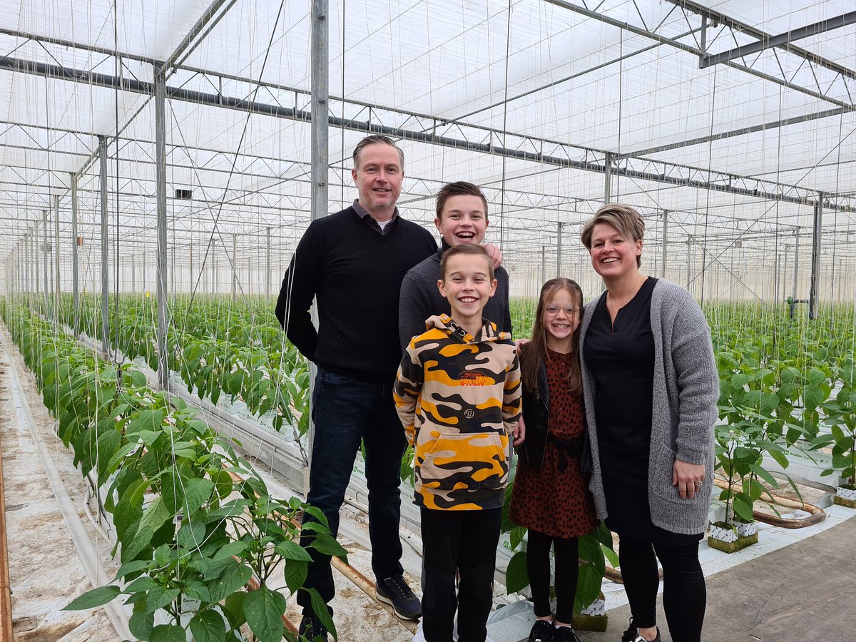 Jaarlijkse groei update. Ondanks donker weer, groeit het lekker door😀