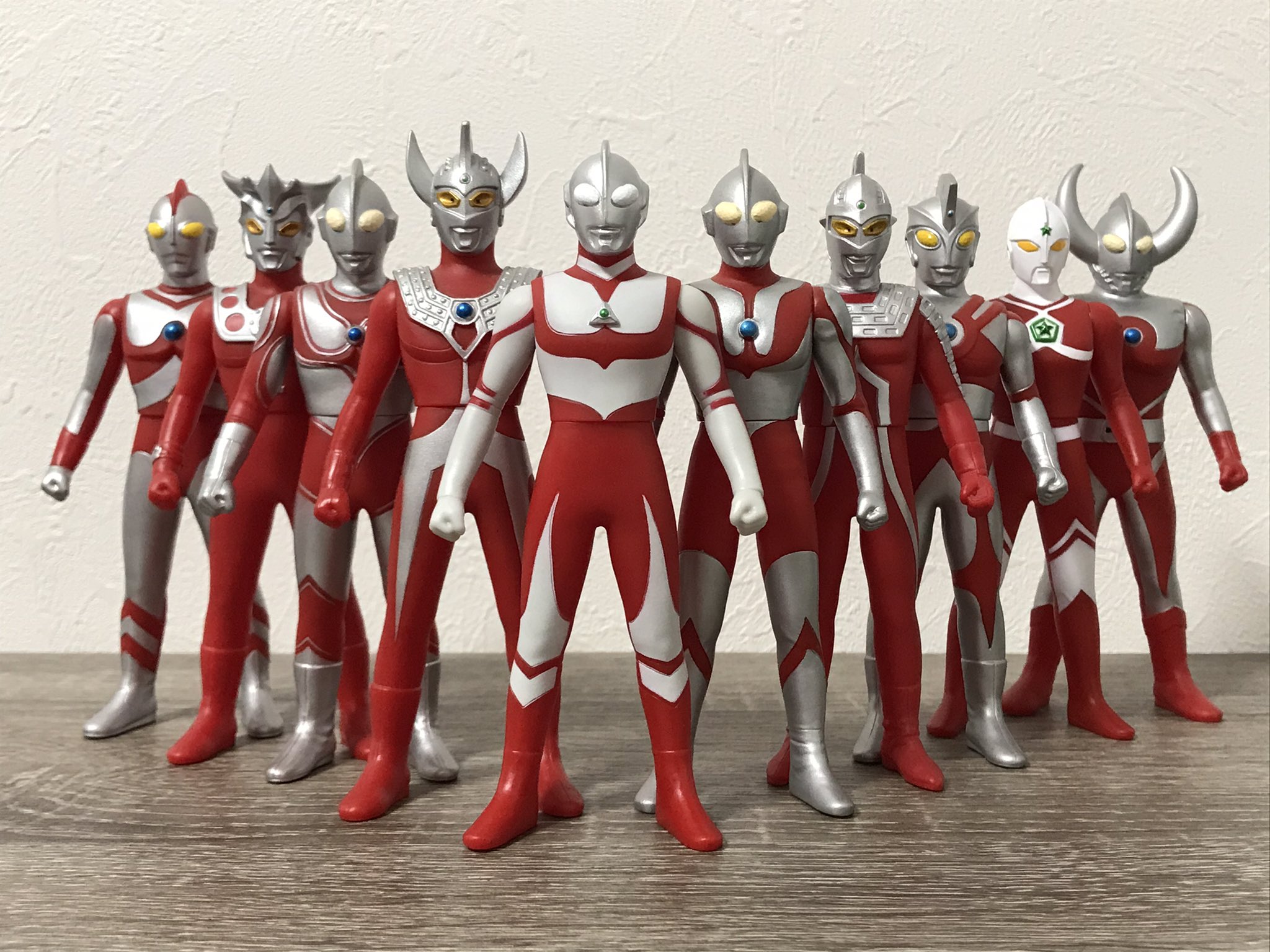 激レア ガチャ王 ギミック付き ウルトラマン対ゴモラ ジオラマ