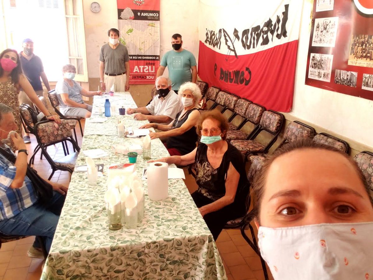ucrcomuna9's tweet photo. Despedimos junto al  Centro de Jubilados "2 de Abril" con su Presidente Lionel Ledesma y la Profe Brenda Salina, este año tan distinto, con los cuidados y distanciamientos necesarios, pero sobre todo con la enorme esperanza de poder reencontrarnos todos juntos el próximo año. 🤗 https://t.co/voDvTIkC20