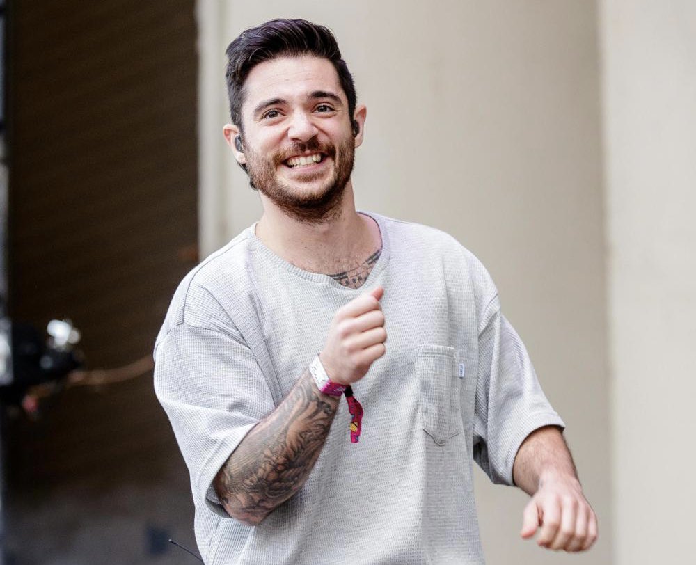 Happy 30th birthday Jon Bellion . 