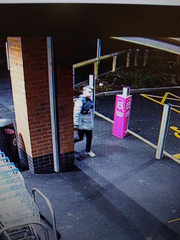 LincsPolice's tweet image. Do you know the person shown in this CCTV photo? We'd like to talk to him in connection with an assault on a 10-year-old boy who was kicked and punched in Arlington Gardens in Grantham on 17th December. More here:  ow.ly/rAes50CUIY4