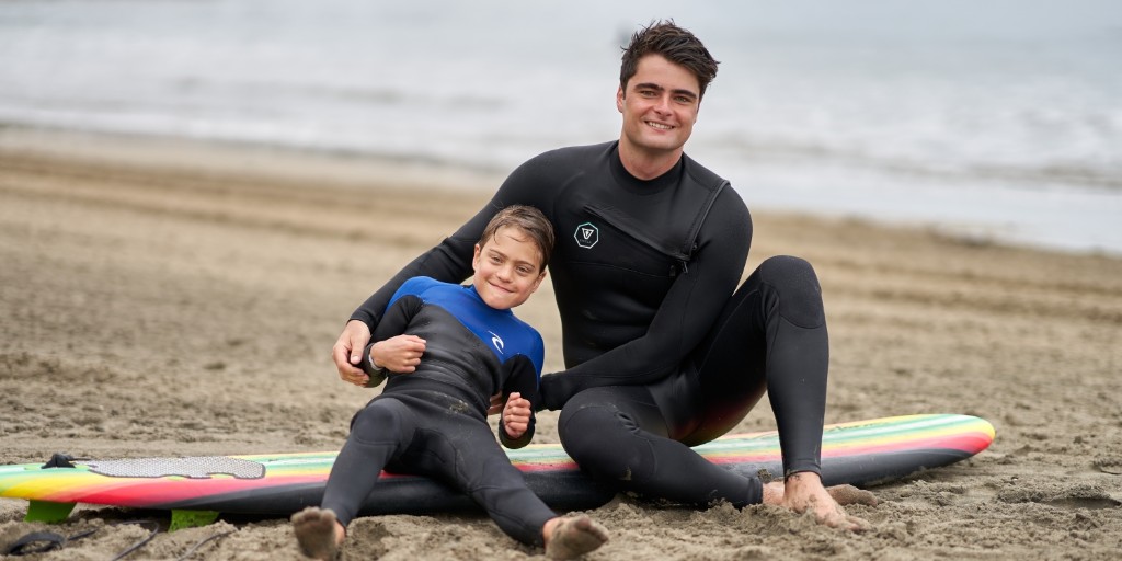 TMHealthSystem's tweet image. Joey Jennings shares his love of surfing with kids who need a boost. #CommunityVIP ➡️ow.ly/rBG750CSsdy