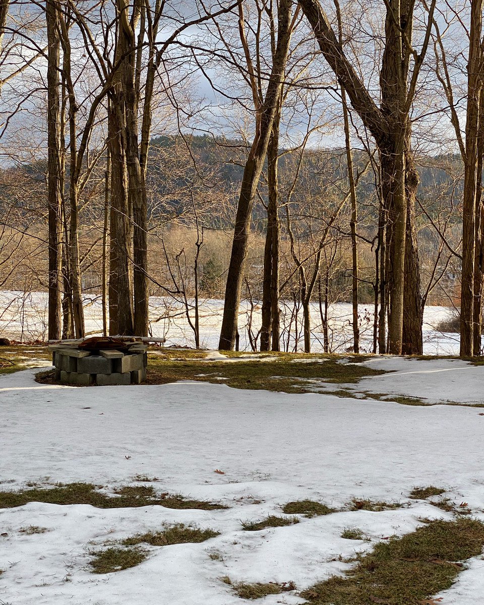 Carrrrrieee_vt's tweet photo. Just think last week there was 40” of snow in my yard 😭 thanks to the rain and warm weather there’s hardly any left #vtProblems https://t.co/jT0NoTyeG6