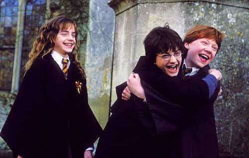 lastgiuli's tweet photo. 《le storie che più amiamo vivono in noi per sempre, quindi, sia che decidiate di tornare attraverso le pagine o attraverso il grande schermo, Hogwarts sarà sempre li a darvi il benvenuto a casa》

non sarà mai un addio, alla prossima ⚡

#HarryPotter https://t.co/kZhemlJluF