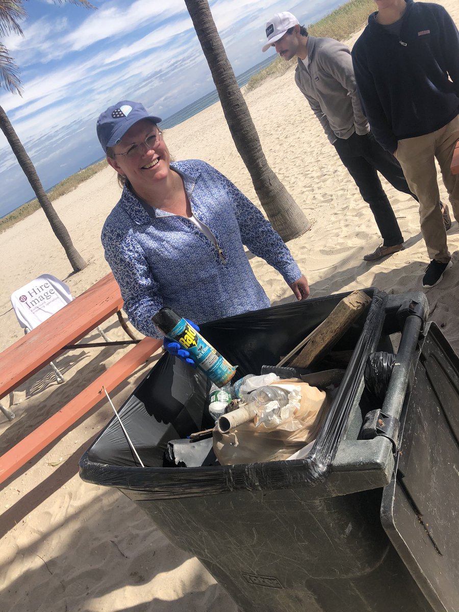 TY @hireimage for allowing our family 2 participate in your inaugural Christmas Beach Clean Up in support the mission of <a href="/4ocean/">4ocean</a> in <a href="/PompanoBeachFL_/">Pompano Beach, FL</a> We filled up a 50 gallon garbage can in under 40 minutes.