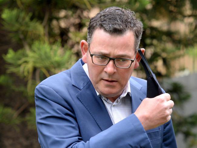 Opinion: Border mayhem is about political point scoring &amp; the Victorian Premier &amp; his sidekicks are hoping Victorians have short memories &amp; forget their ineptitude that cost 800 lives in 2020, via today’s <a href="/theheraldsun/">Herald Sun</a> heraldsun.com.au/news/opinion/q… #COVID19Vic 😷