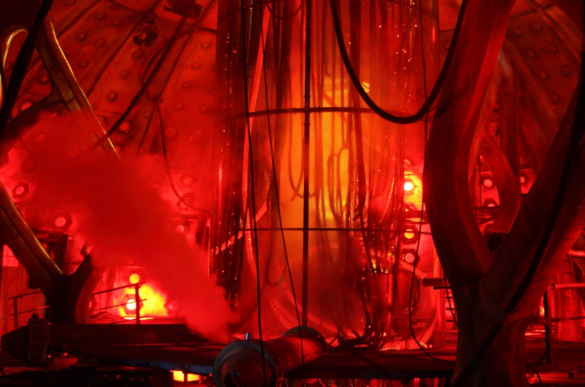  #TwelveDaysOfTARDISInteriors day 3Doctor Who and the Paradox MachineFor the last episode of series 3 the Master constructs a complex arrangement of caging and cables as well as giving the control room a lovely red lighting makeover!
