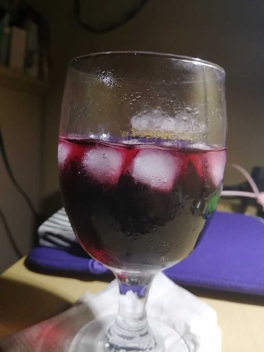 Disfrutando de la Noche Retro de <a href="/Antena8panama/">Antena 8 Panama 1001. F.M.</a> con un rico "tinto de verano" <a href="/alessiogronchi/">Alessio Gronchi B.</a>