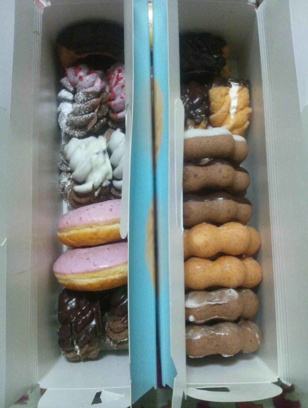 @Candyxoxpop 店員の友達から
ドーナツめっちゃ余ったから
食べるなら持っていきます！
って連絡が来て
予想外の量を貰ったことありますw 