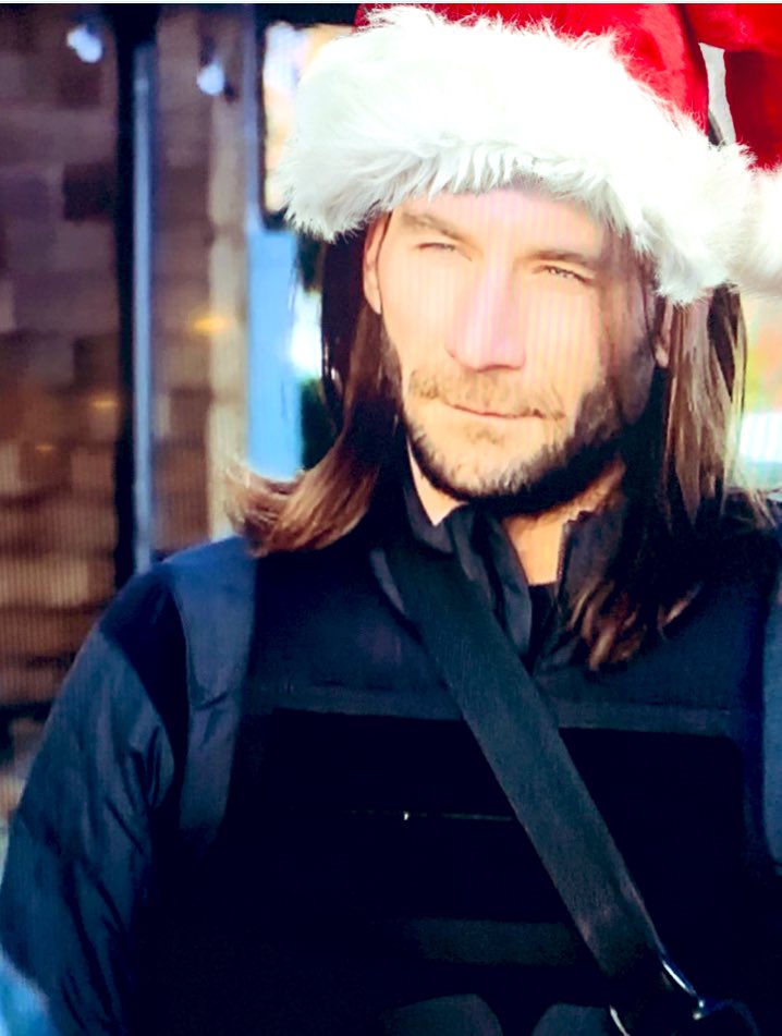 ZMcGowanMedia's tweet image. Last Santa hat pic for the season 🎄🎁💕.  #readyfor2021. ❤️❤️❤️