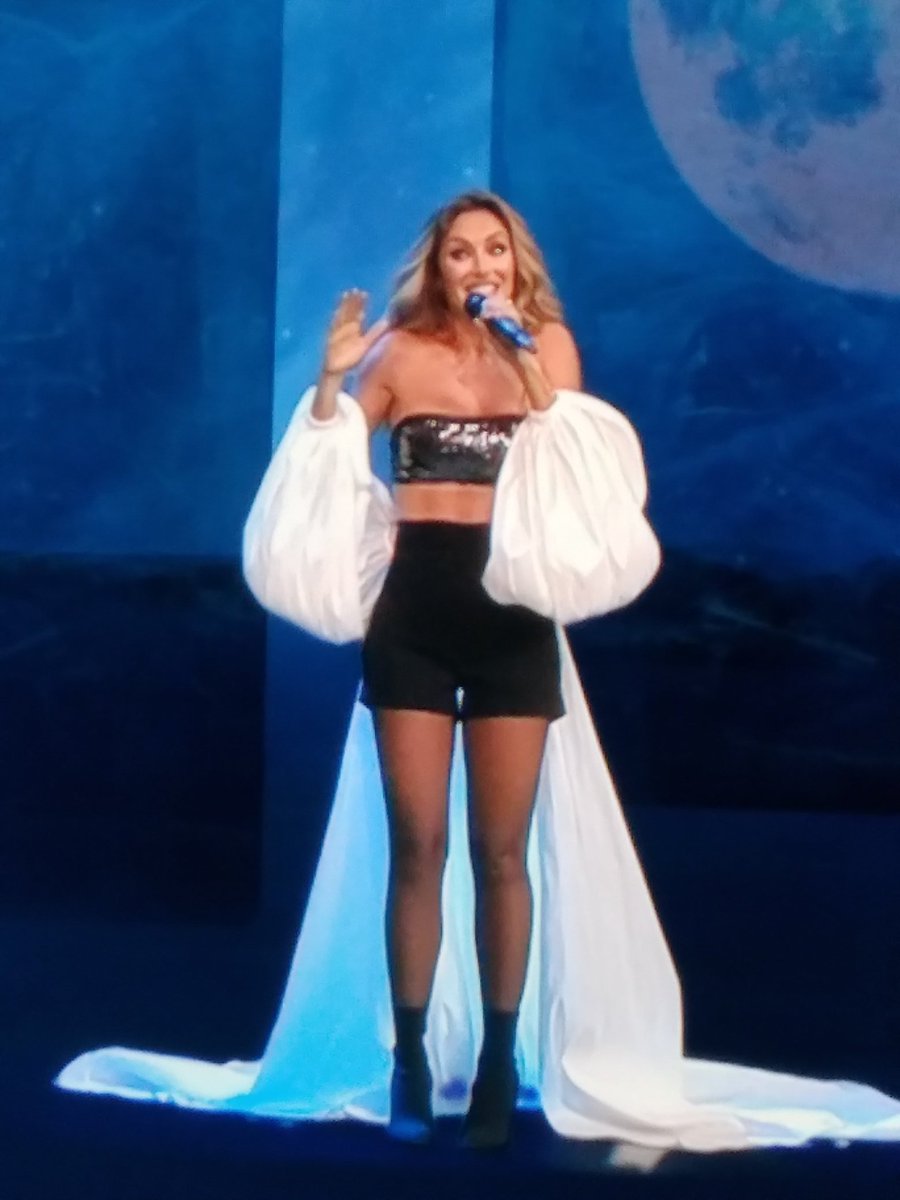 Eilenid's tweet photo. Salvame 
#SerOParecer2020 
@Anahi 
Bella como siempre https://t.co/iLRLG1kuCQ