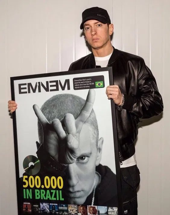 2016 he kinda went MIA. He dyed his hair back to black and now his shoe game is  this is where his peak of Kangol hats start to begin 