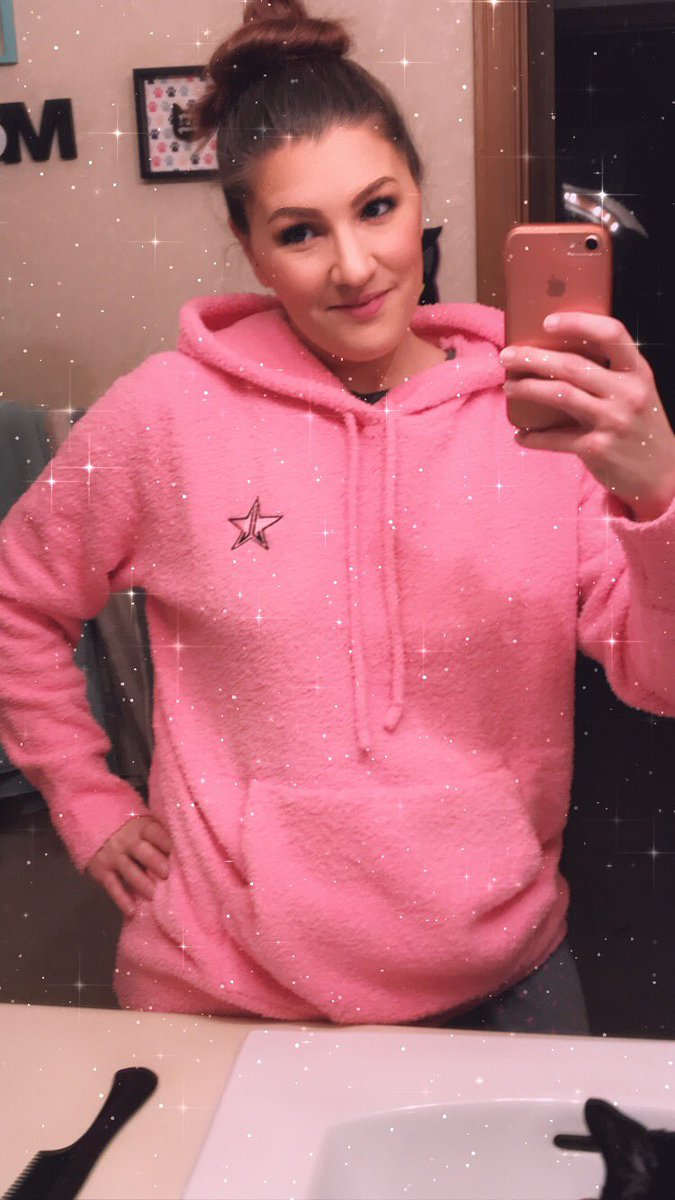 Jodatious's tweet photo. Obsessed with my news @JeffreeStar hoodie my mom got me. Sooo soft and comfortable! https://t.co/Tjkauuq6Ry
