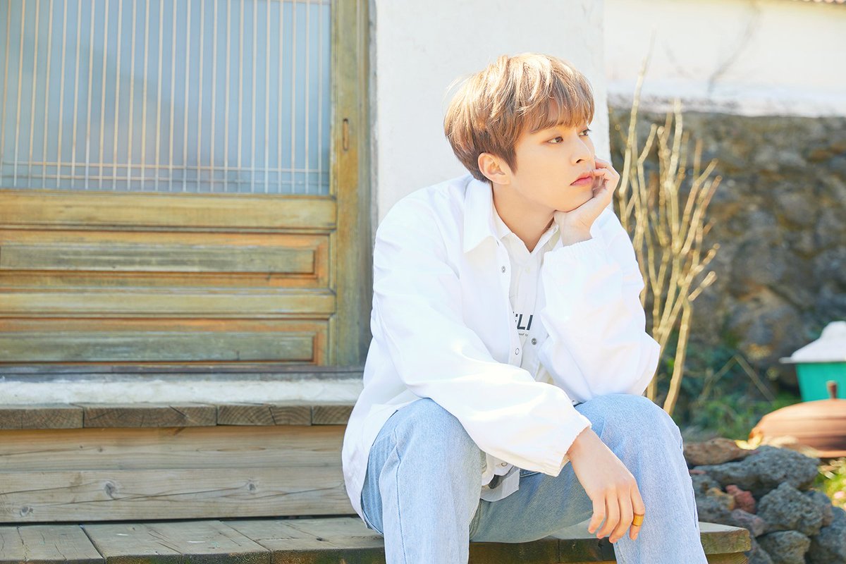 asterialight's tweet photo. XIUMIN 시우민 '이유 (YOU)' 
🎬https://t.co/D35lTFkI4J

"어떤 누군가 너를 지치게 만들 때
우릴 떠올려
이 노래처럼 너를 더
따스히 안아 줄 거야"

#XIUMIN #시우민
 #EXO #엑소
@weareoneEXO 
💙🦋❄️ https://t.co/tJxfkmMhlh