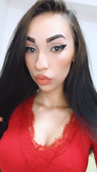 Live on @chaturbate right now with ma girl #FeliciaHardy https://t.co/ejliCtwGMs