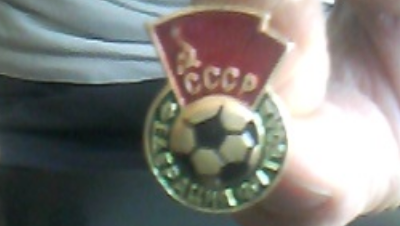 DTenGenteSexy's tweet photo. @jesusalfredoSP Pin de la URSS, año 1982. Se lo obsequió el portero soviético Rinaat #Dassaev a mi padre cuando fue a visitar a la delegación en el Hotel Panamericano, tras el empate 1-1 en el amistoso ante la Argentina de César Luis Menotti ⚽️
#CCCP #pin #URSS #USSR @115x75yardas @mlopezarce https://t.co/qEIqRd9Ro0