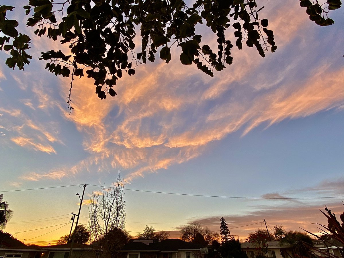 For those who never look up at the evening sky...this is what you’re missing ✨🌄✨ #CaliforniaSunset