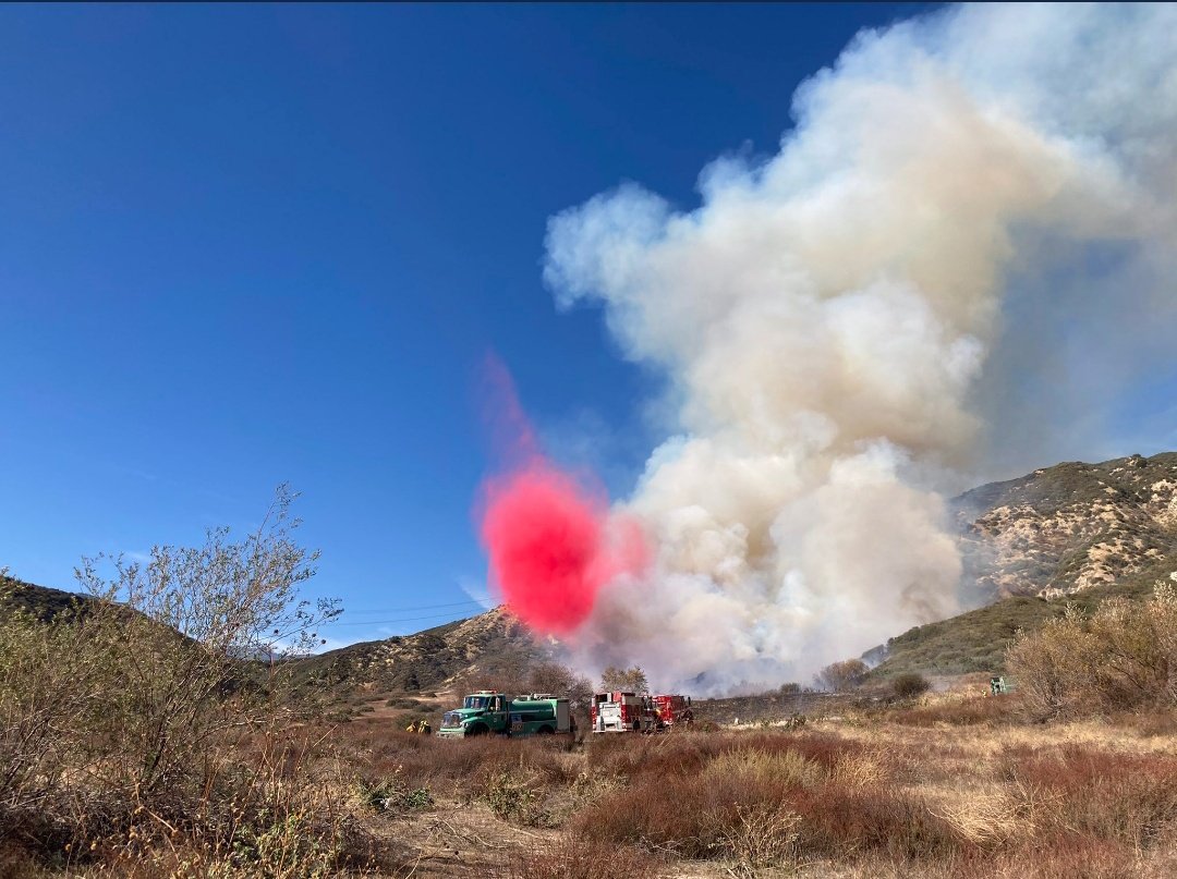 The 2020-21 rainy season in California has been one of the slowest to start on record. 

The end result? Wildfires in December. This is not supposed to happen. This is not natural. This is the climate crisis.

#PitmanFire today east of LA: