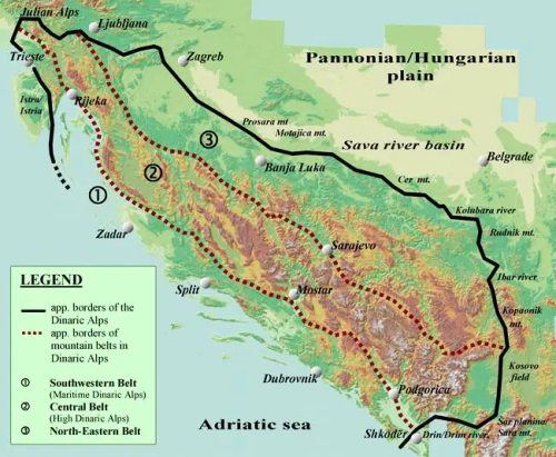 There are three type of folk costume: Dinaric (Dinarski), Around River Sava (Posavski), and Central Bosnia (Srednjobosanski). We will be focusing on the Dinaric region, more specifically in "Bosanska Krajina" (northern portion of Bosnia).