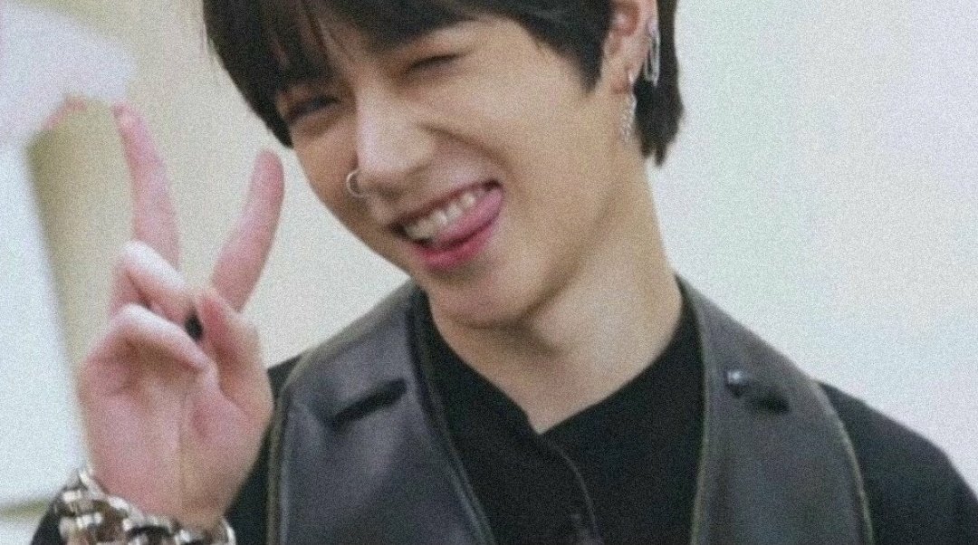 beomgyuemopics's tweet image. [⛓] hello! this is an account dedicated to our emo kpop boy, beomgyu! please help us spread with your rt. thank you! 🖤
#TXT_BEOMGYU #범규 #BEOMGYU @TXT_members