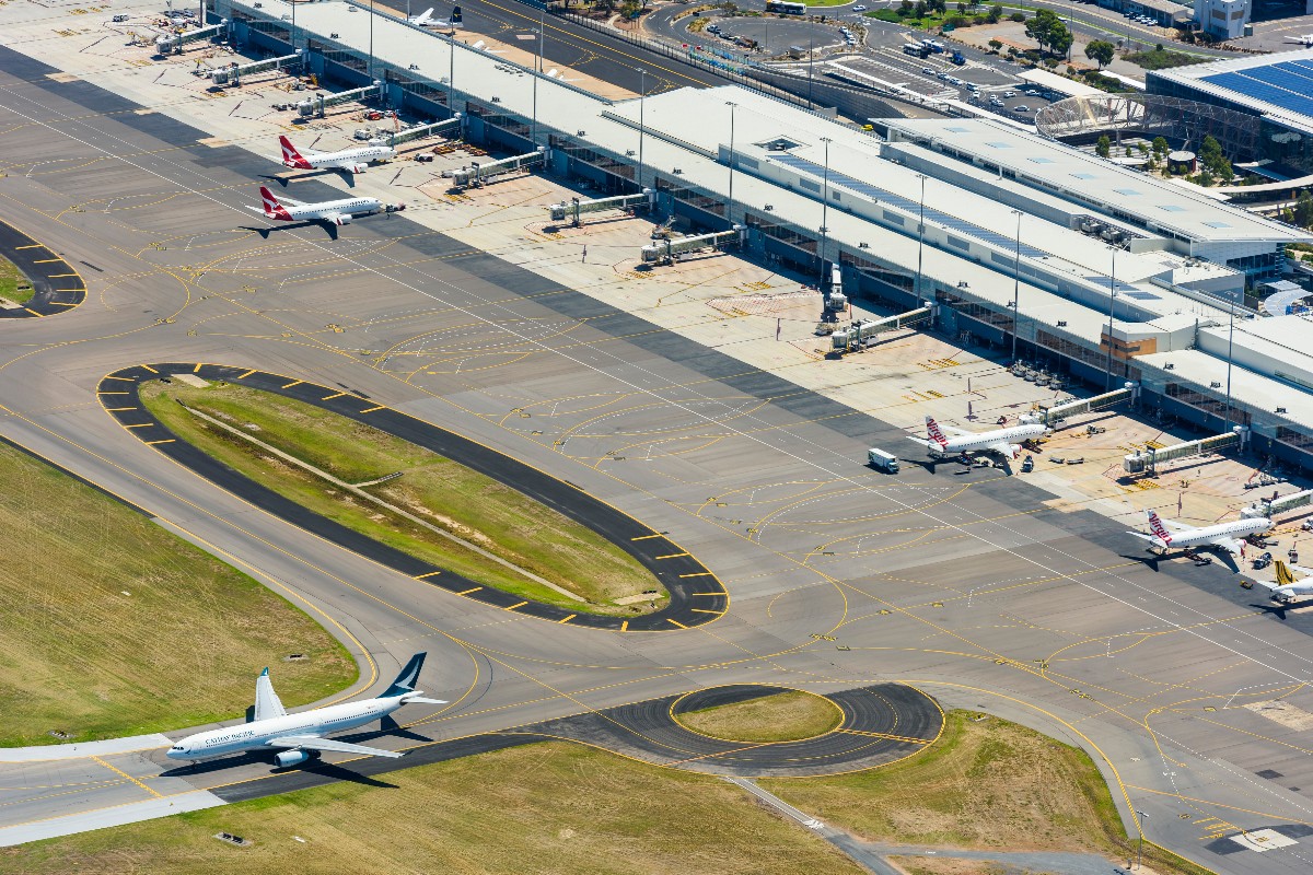 Did you get a drone for Christmas? 

How well do you know Australia’s drone safety rules, particularly around an airport? If you fly a drone for fun, test your knowledge with the #KnowYourDrone quiz 👉 fal.cn/3crrh

#AdelaideAirport #KnowYourDrone #Safety