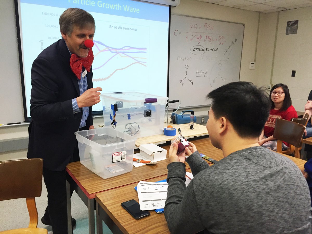 2/ I loved infusing my research into lectures, having students bring different scented products to the classroom, exposing them to a small amount of ozone and measuring ultrafine particle formation (image). We also measured rebreathed fraction in the classroom, etc.
