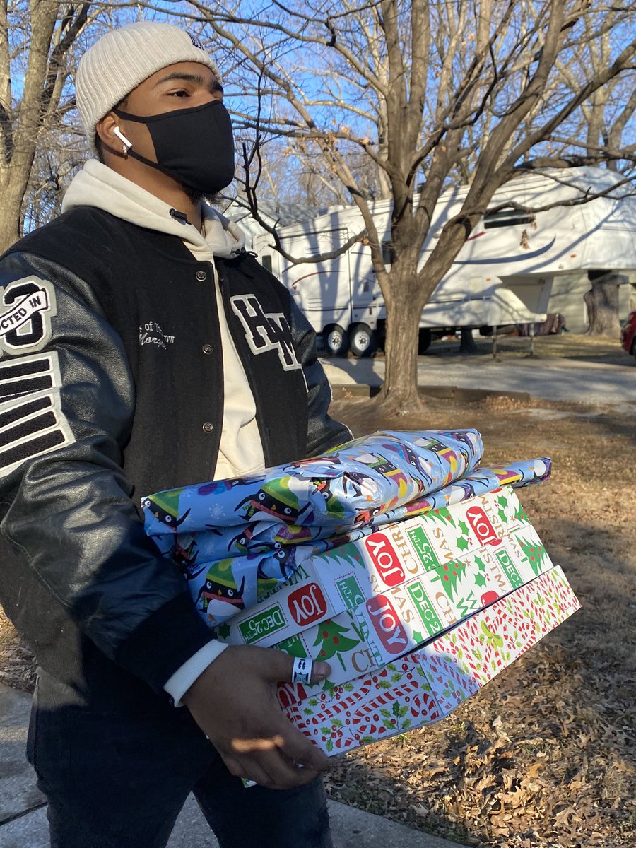 makingmpact's tweet image. During these uncertain times @makingmpact was blessed to be able to make this Christmas brighter for some youth and their families.  We would like to thank the Lipscomb Family, Mrs. Molly and her team at Yayas Restaurant for partnering with us in being a Christmas Blessing!