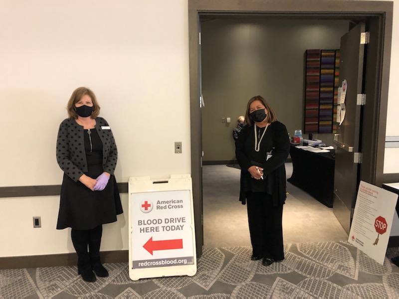 RadissonBluMOA's tweet photo. We had the amazing opportunity to partner with @RedCross for a Blood Drive. 
Thank you to @RadissonHotels and @CountryInn MOA for helping make this an HUGE success!
We collected 83 units and had 26 first time donors! ❤️ 💯 https://t.co/M0cjUjtcBs