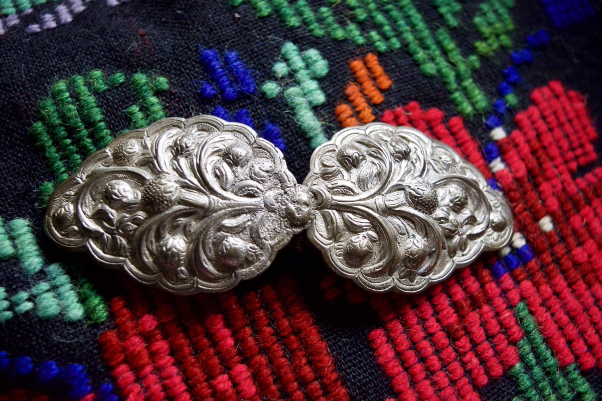 Gerdan – a long apron covered in silver, representing a girls dowry; worn on special, public occasionsPafte – silver belt buckle, ornately engraved, and with a pointed central point. Plants and birds are common on pafte. (From Serbian women in Sarajevo, 19th century)