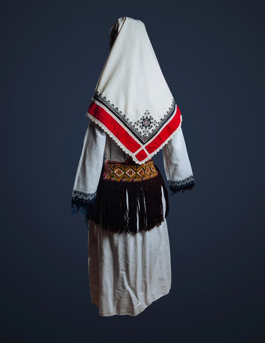 Košulja (shirt) – an embroidered linen or hemp fibre clothPregača (apron) – a woolen apron with long fringe; for girls, woven in bright designs.stražnja pregača or lizdek – a short apron with very long fringe, worn to cover the backside (fell out of use around WWI)