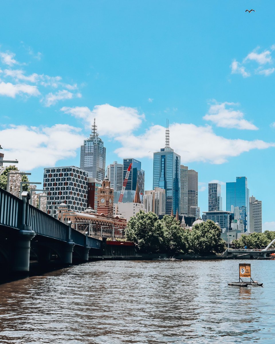 LeftBankMelb's tweet image. Relaxing by the Yarra with this gorgeous view is our ideal Sunday 😍