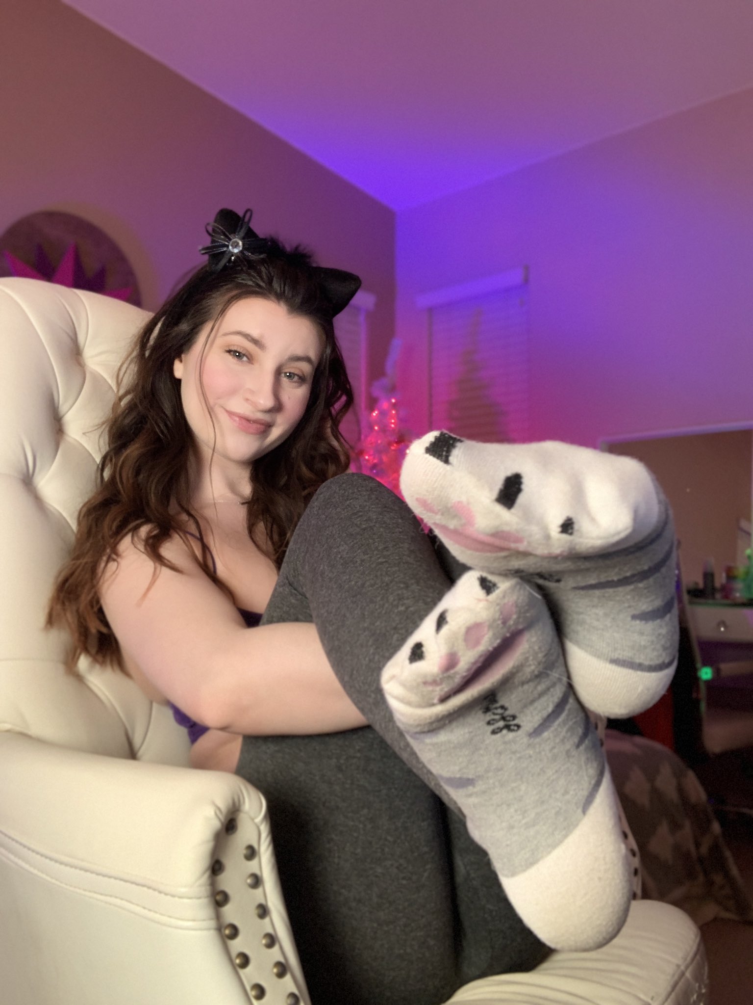 2 pic. Meow meow! 

Happy Caturday! 😻🎉 

I’m online 🥳🎉 https://t.co/j6DR7FTtlX