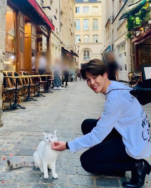 jimin -constant cuddles, hand holding, gentle touches to your neck or shoulder -the most thoughtful birthdays ever -he always has fresh flowers at his place and he always smells amazing and you know it -shopping trips where you get spoiled and he looks amazing in everything