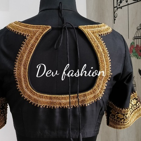 DurgadeviDevi1's tweet photo. black colour aari work blouse https://t.co/YCbribvfuj