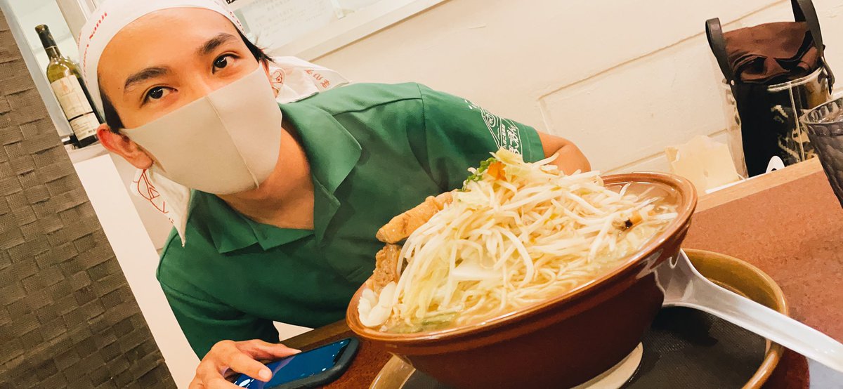 NagoPoco's tweet photo. 時間短縮要請中22時に完全撤収😊
なので、お食事メニュー強化

2.6キロ自家製ラーメン
1人で挑戦し、30分で残さずスープまで完食出来たら無料‼️🥰

完食できなかったら1,500円（税込）

6人前相当
シェアして食べる場合は、3,000円（1人前あたり500円）

とってもお得なチャレンジメニュー
挑戦者求む https://t.co/RYUCHSvpTt
