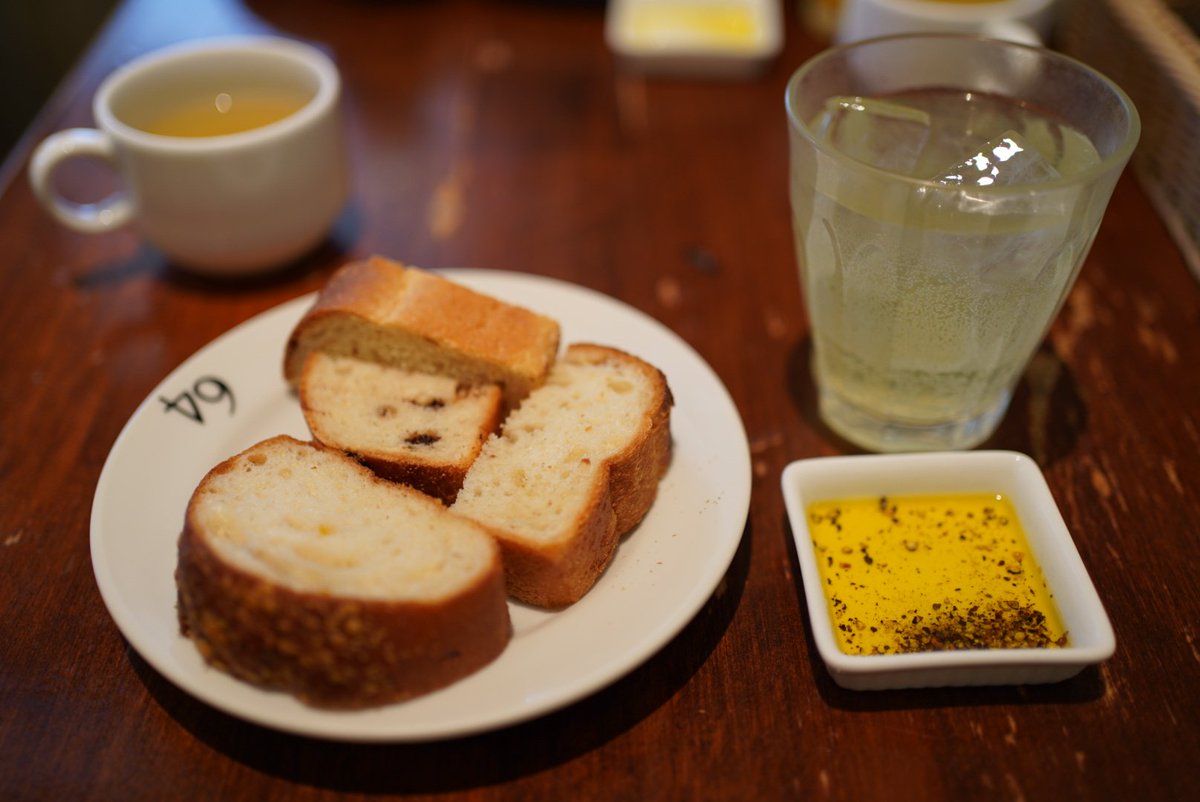 キヨa7c 三宮旧居留地のbistro 64でランチ ここのナポリタン本当においしい パンも食べ放題でカロリー過多不可避 Sel35f18fはテーブルフォトに最適 c c Sel35f18f 64 キヨa7c 三宮旧居留地のbistro 64でランチ ここのナポリタン本当においしい パンも食べ放題でカロリー過多不可避 Sel35f18fはテーブルフォトに最適 c c Sel35f18f 64