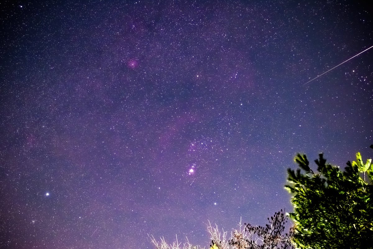  #2020年を写真で振り返る 3/12 火球のしっぽだけ写る（右上）