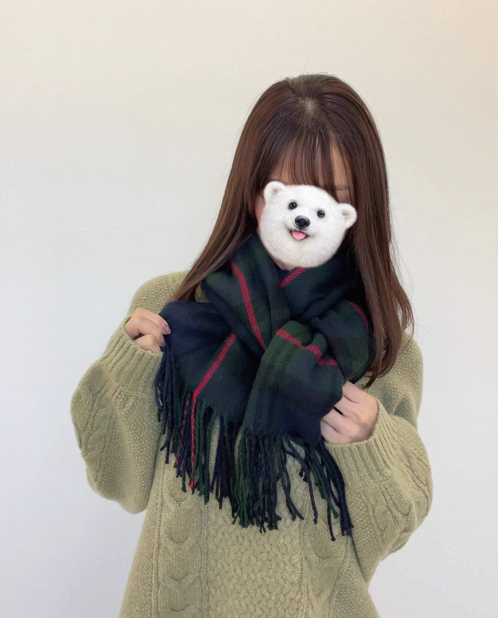 いつもとは違った巻き方を試したい人は是非！ボリューム&可愛さを出せるマフラーの巻き方！