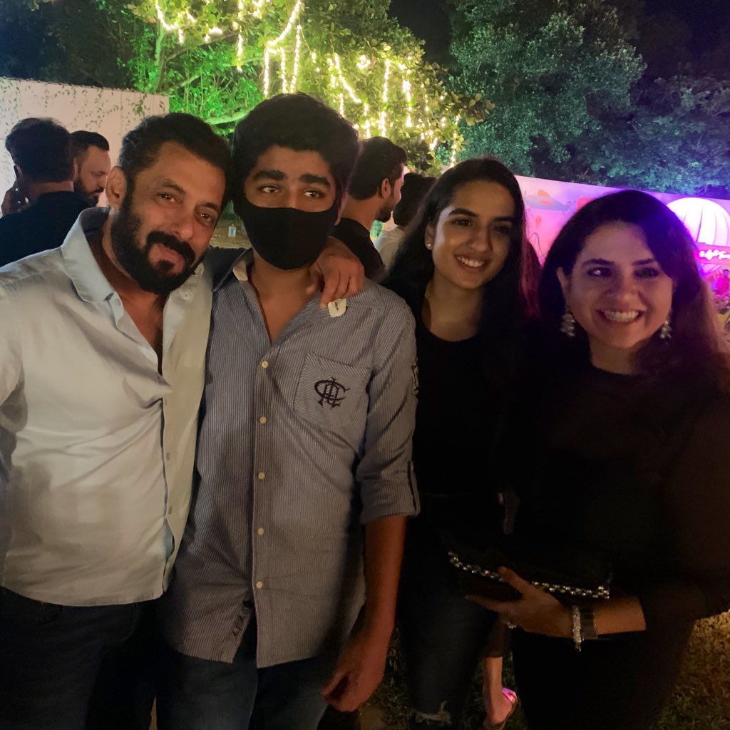 The original #BeingHuman whose very nature of #BeingPositive has helped so many people through his generosity of giving. Wished the original man with a golden heart , and our family friend <a href="/BeingSalmanKhan/">Salman Khan</a> on his #birthday. #HappyBirthdaySalmanKhan #SalmanKhanBday #Salman55