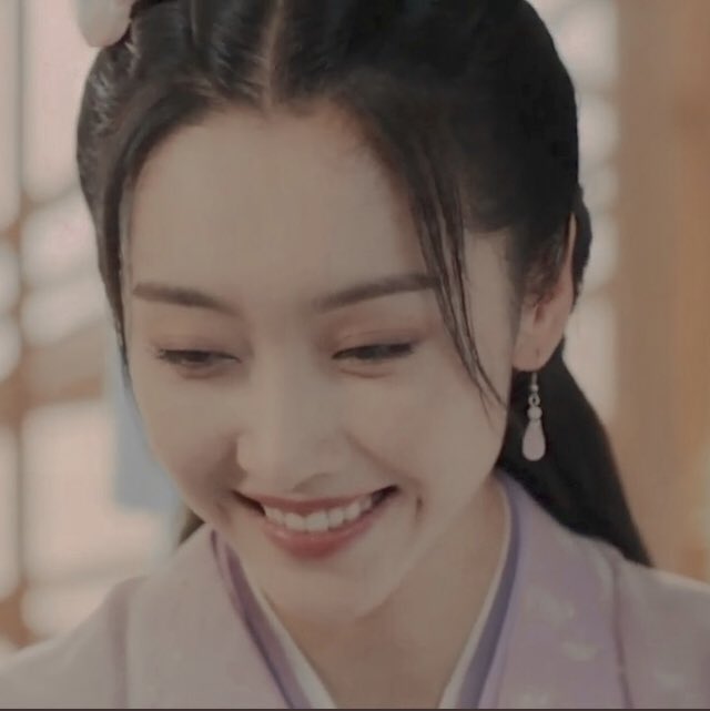 Jiang Yanli: she absolutely wears these.