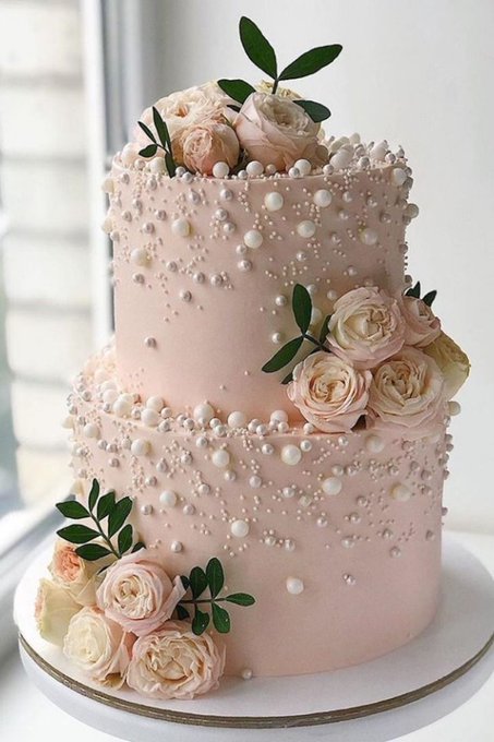 taylor swift as birthday cakes, a very necessary thread: