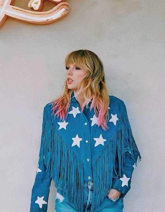 taylor swift as birthday cakes, a very necessary thread: